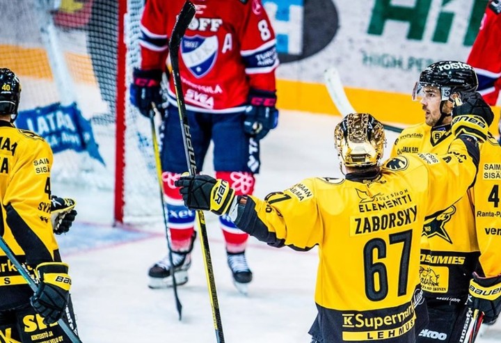Malé slovenské derby vo fínskej lige. Chýbali "len" góly